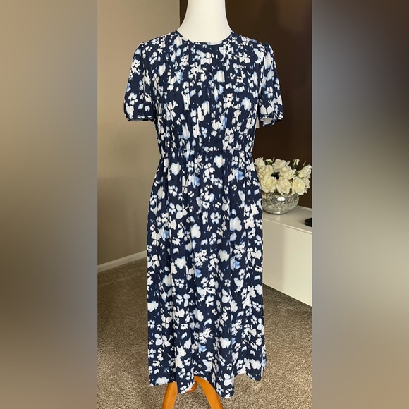 Women's dress - Picture 10 of 11